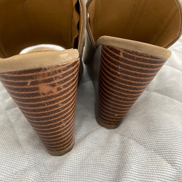 Tan suede Brash open toe bootie. Size 6 - Picture 5 of 8